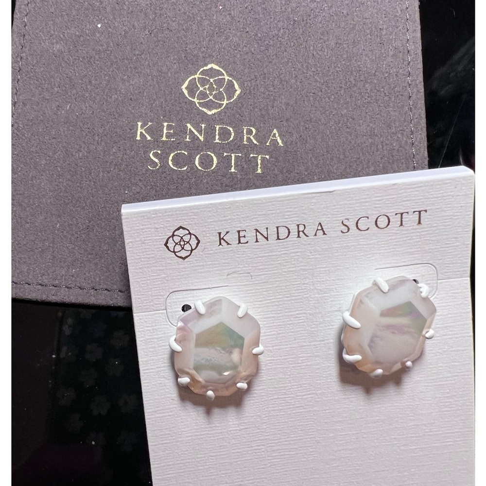 *SOLD* Mother of pearl white Morgan in white setting. Kendra Scott.